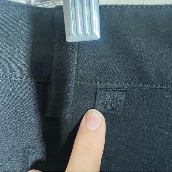 Lululemon Utilitarian Cargo Pants Mens Size 38 Black Classic Fit - Picture 5 of 9